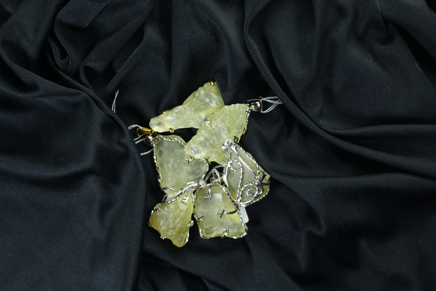 Libyan Dessert Glass Pendants (10-15grams)